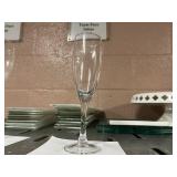 WHITE WINE GLASSES (2 ROWS)