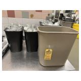 CONTAINERS OF ASSORTED PARTS FOR SERVING UNITS, CH