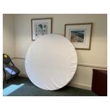 ASSORTED PIECES - 1 ROUND FOLDING TABLE / 2 RECTAN