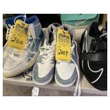 NIKE - SIZE 6Y - BLUE & WHITE