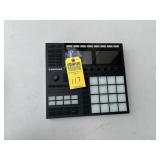 MASCHINE MK3 AUDIO MIDI INTERFACE SAMPLER DRUM CON