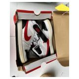 PAIR NIKE --- NIKE AIRMAX - SIZE 5Y - BLACK, WHITE