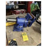 WILTON BENCH VISE WITH PIPE JAWS, ROTATING HEAD &