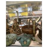 ASSORTED DECOR - GUNS, TRIBAL, ETC (1098A / LEFT T