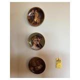 ASSORTED HANGING DECORATIVE PLATES