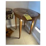 DECORATIVE ACCENT TABLE