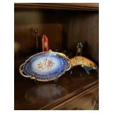 ASSORTED - 4- EASELS / 1- FLOWER BOWL / 1- BOOMERA