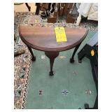 CHIPPENDALE CLAW FOOT MINI STAND