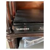 SAMSUNG DVD / BLURAY PLAYER WITH REMOTE