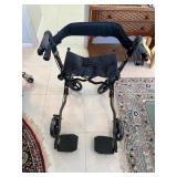 WALKER / WHEEL CHAIR