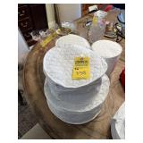 PLASTIC HOLIDAY PLATES & BOWLS