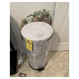 GARBAGE CAN