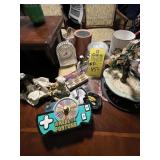 ASSORTED ITEMS - UMBRELLAS, ORGANIZER, SPEAKER, DE