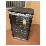 AVANTI WC-401CL REFRIGERATOR (INSIDE HAS DAMAGE)