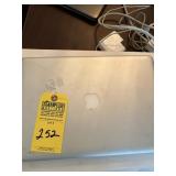 APPLE MACBOOK PRO WITH BOX