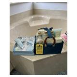 ASSORTED GIFT SETS - BODY & EARTH IN BOX / NATURAL