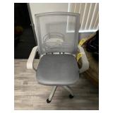 GRAY ROLLING OFFICE CHAIR