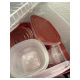 RUBBERMAID CONTAINER WITH FOOD STORAGE CONTAINERS