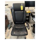 BLACK ROLLING OFFICE CHAIR