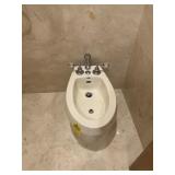 WHITE KOHLER BIDET