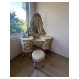 PULASKI FURNITURE VANITY WITH MIRROR & STOOL