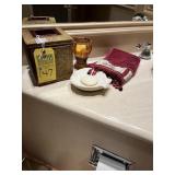 ASSORTED BATHROOM ACCESSORIES