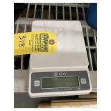 CDN SCALE - 11 LB