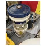 5 GALLON BUCKETS OIL - HYDRAULIC / 15W40
