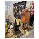 LION & FLEUR-DE-LIS DECOR