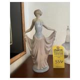 LLADRO FIGURINE - DAISA 1979 - WOMAN WITH TIARA IN