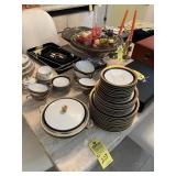 ROSENTHAL GERMANY DINNERWARE / CHINA - BLUE / GOLD