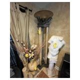 LION PEDESTAL TORCH LAMP - 77