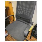 BLACK ROLLING OFFICE CHAIR