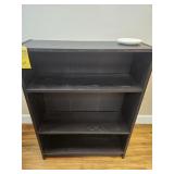 BLACK SHELVING UNIT WITH 3 SHELVES - 32