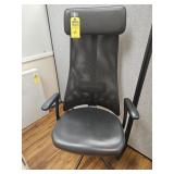 BLACK ROLLING OFFICE CHAIR
