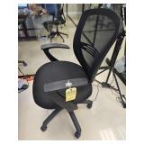 BLACK ROLLING OFFICE CHAIR