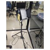 LED VIDEO LIGHT ON STAND