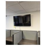 SAMSUNG TELEVISION WITH WALL MOUNT & REMOTE - 55