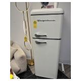 FRIGIDAIRE CREAM RETRO REFRIGERATOR (APARTMENT SIZ