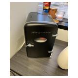 FRIGIDAIRE SMALL TABLE TOP MINI FRIDGE