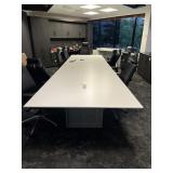 WHITE CONFERENCE TABLE WITH 10 BLACK LEATHER ROLLI