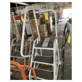 COTTERMAN WHITE 3-STEP ROLLING LADDER