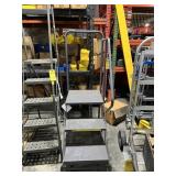 3-STEP ROLLING PLATFORM LADDER