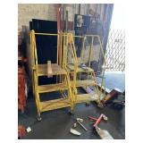 3-STEP ROLLING LADDERS