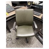 ROLLING OFFICE CHAIR