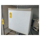 COUNTERTOP REFRIGERATOR
