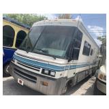 WINNEBAGO ITASCA SUNCRUISER RV - CLOTH SEATS -