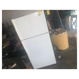 WHIRLPOOL ESTATE REFRIGERATOR / FREEZER