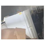 AVANTI REFRIGERATOR / FREEZER