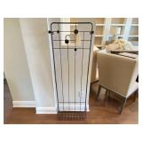 WALL HANGER W/BASKET